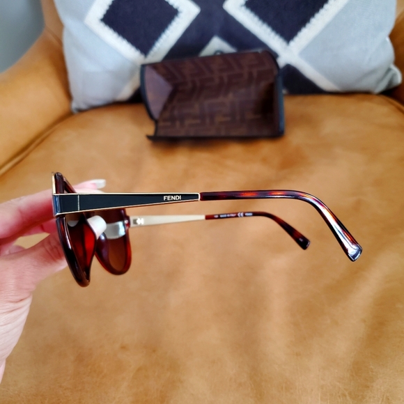 Fendi sunglasses - Picture 2 of 5
